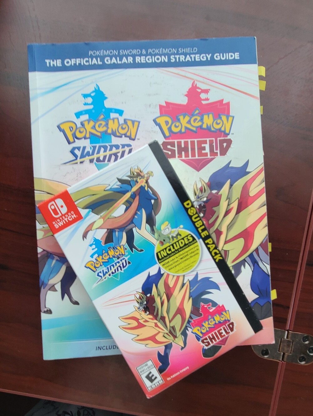 Switch Pokemon Sword + Shield plus Strategy Guide